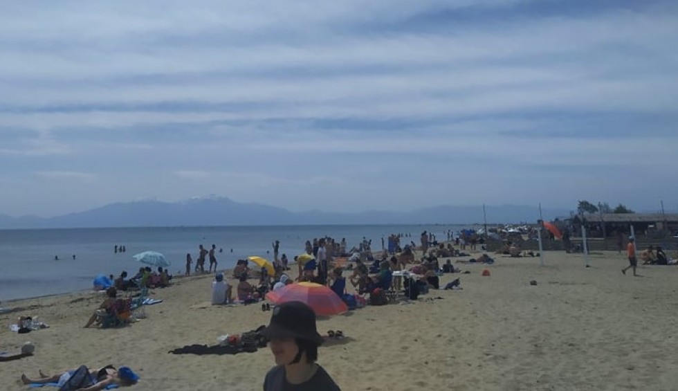 A generic square placeholder image with rounded corners in a figure.