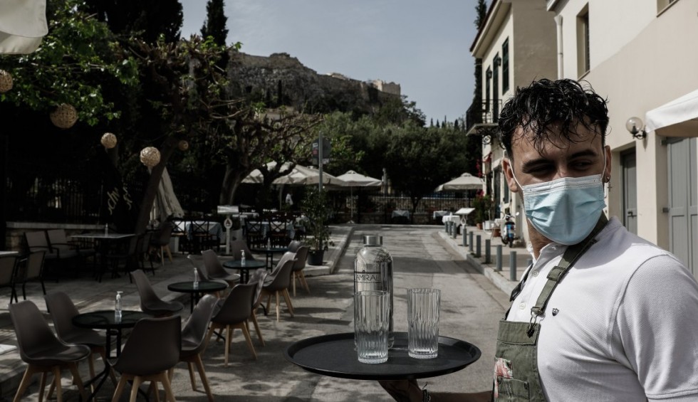 A generic square placeholder image with rounded corners in a figure.