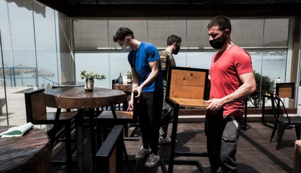 A generic square placeholder image with rounded corners in a figure.