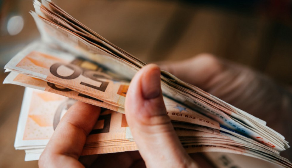 A generic square placeholder image with rounded corners in a figure.