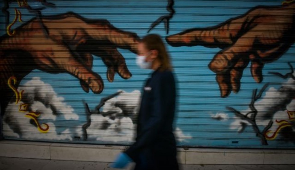 A generic square placeholder image with rounded corners in a figure.