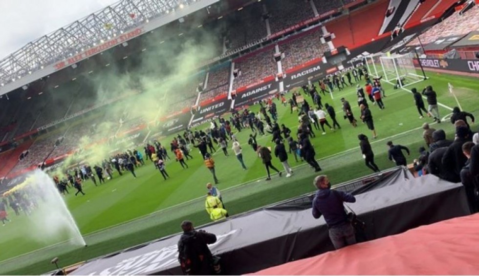 A generic square placeholder image with rounded corners in a figure.