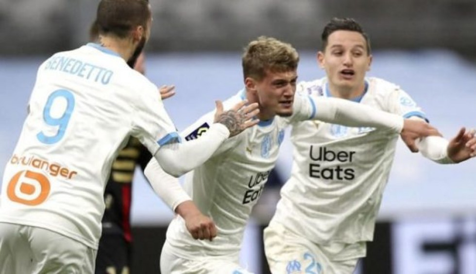 A generic square placeholder image with rounded corners in a figure.