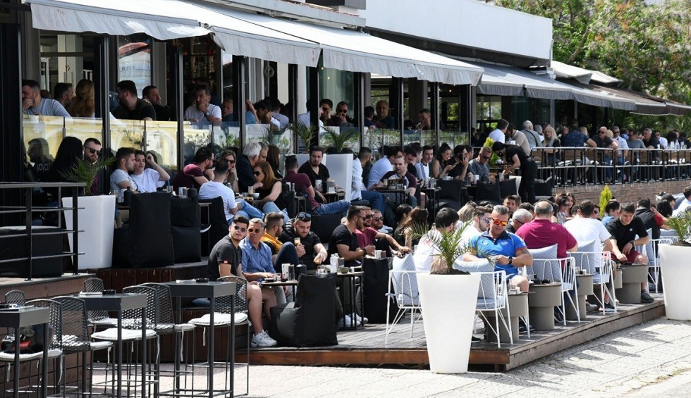 A generic square placeholder image with rounded corners in a figure.