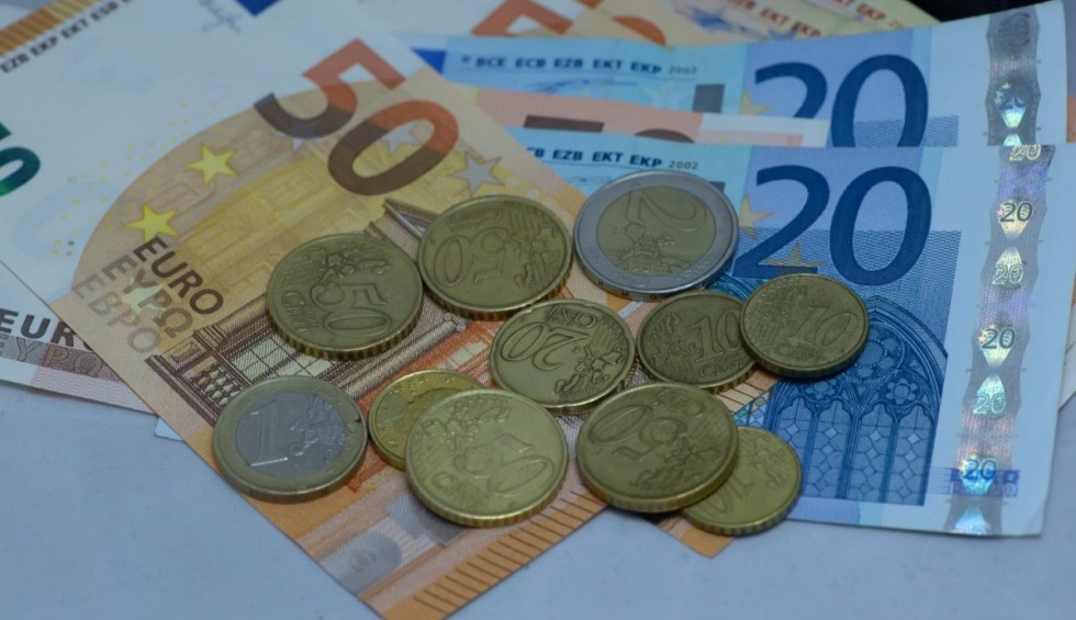 A generic square placeholder image with rounded corners in a figure.