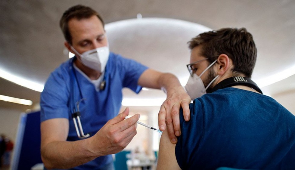 A generic square placeholder image with rounded corners in a figure.