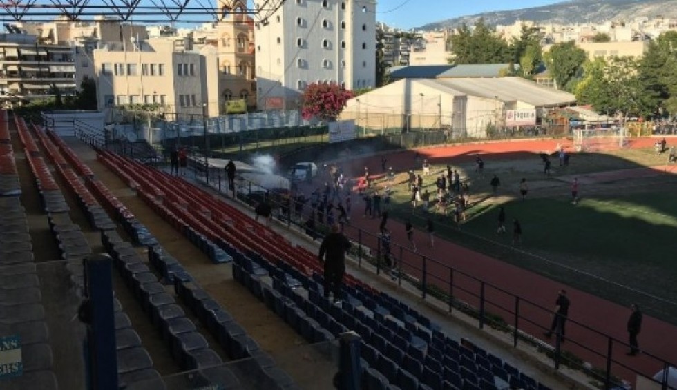 A generic square placeholder image with rounded corners in a figure.