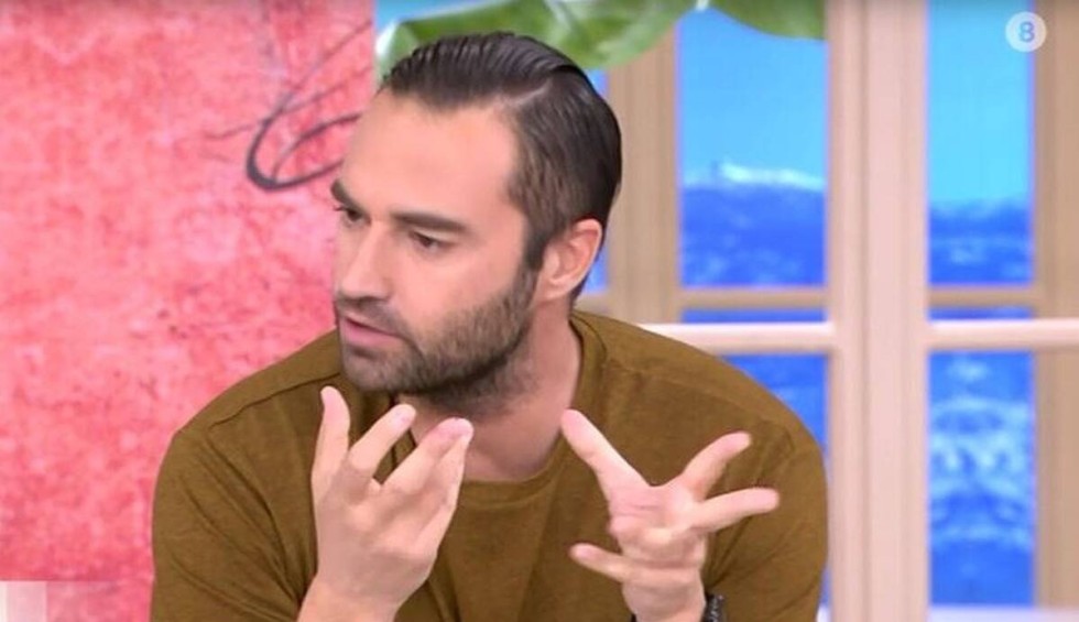 A generic square placeholder image with rounded corners in a figure.