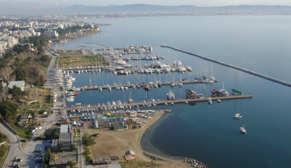 A generic square placeholder image with rounded corners in a figure.