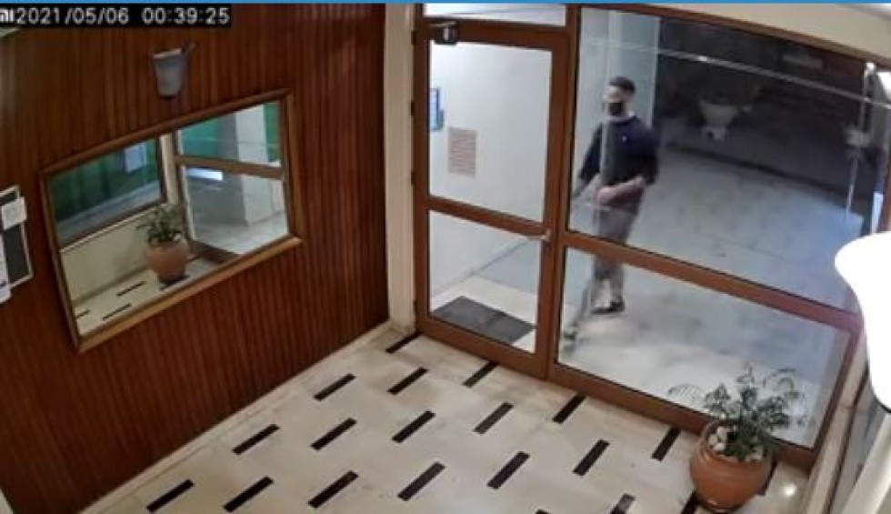 A generic square placeholder image with rounded corners in a figure.