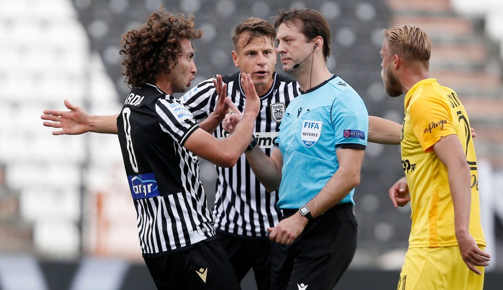 A generic square placeholder image with rounded corners in a figure.