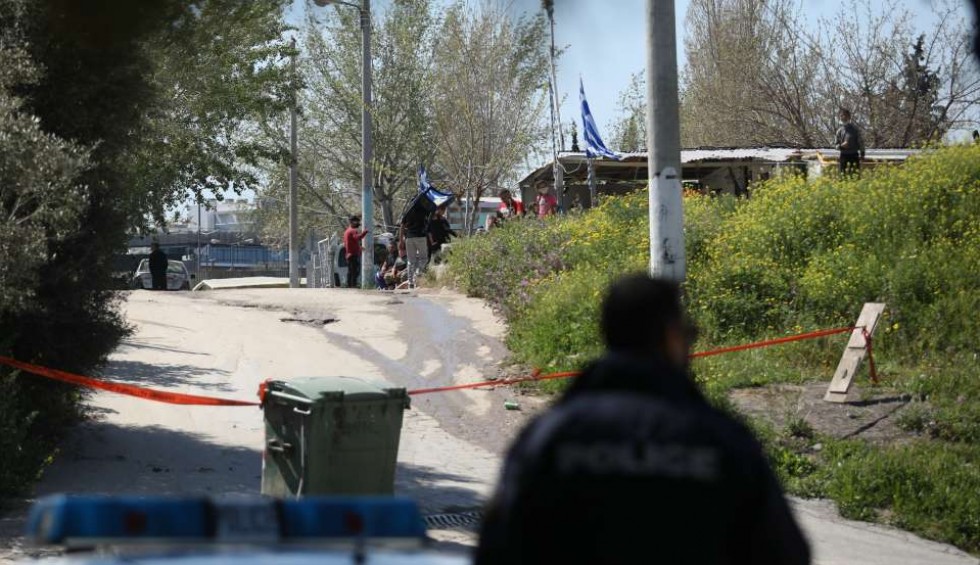 A generic square placeholder image with rounded corners in a figure.