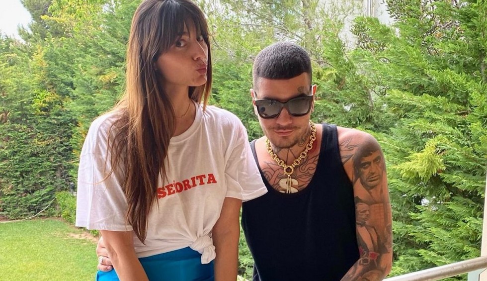 A generic square placeholder image with rounded corners in a figure.