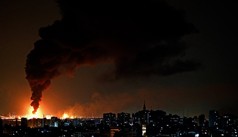 A generic square placeholder image with rounded corners in a figure.