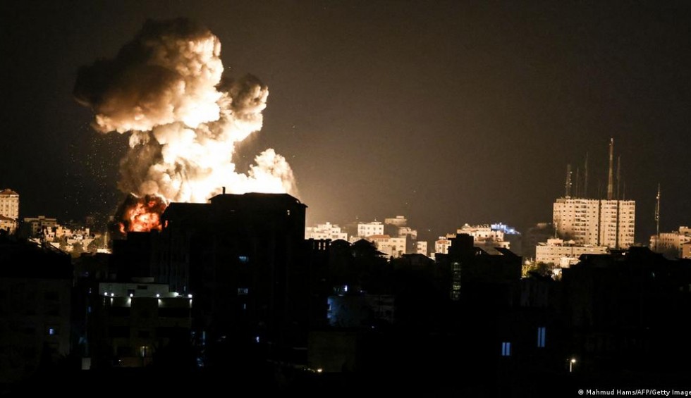 A generic square placeholder image with rounded corners in a figure.