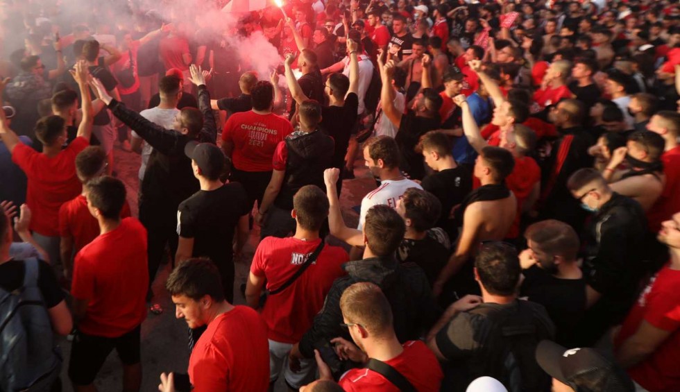 A generic square placeholder image with rounded corners in a figure.