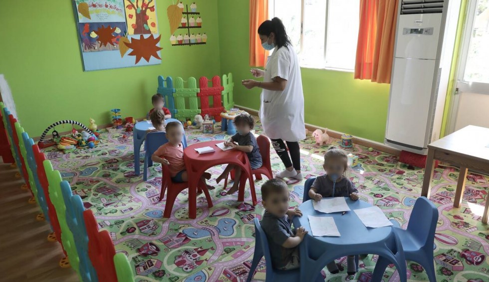 A generic square placeholder image with rounded corners in a figure.