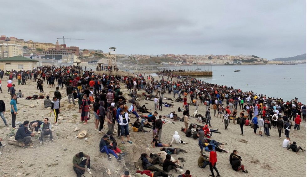 A generic square placeholder image with rounded corners in a figure.