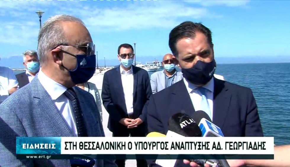 A generic square placeholder image with rounded corners in a figure.