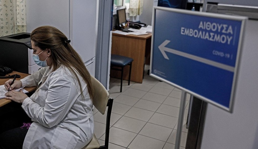 A generic square placeholder image with rounded corners in a figure.