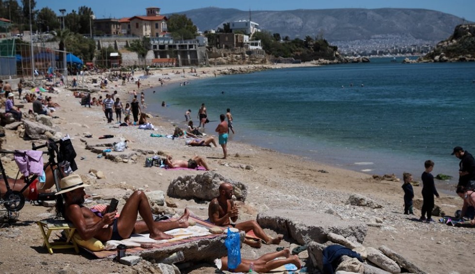 A generic square placeholder image with rounded corners in a figure.