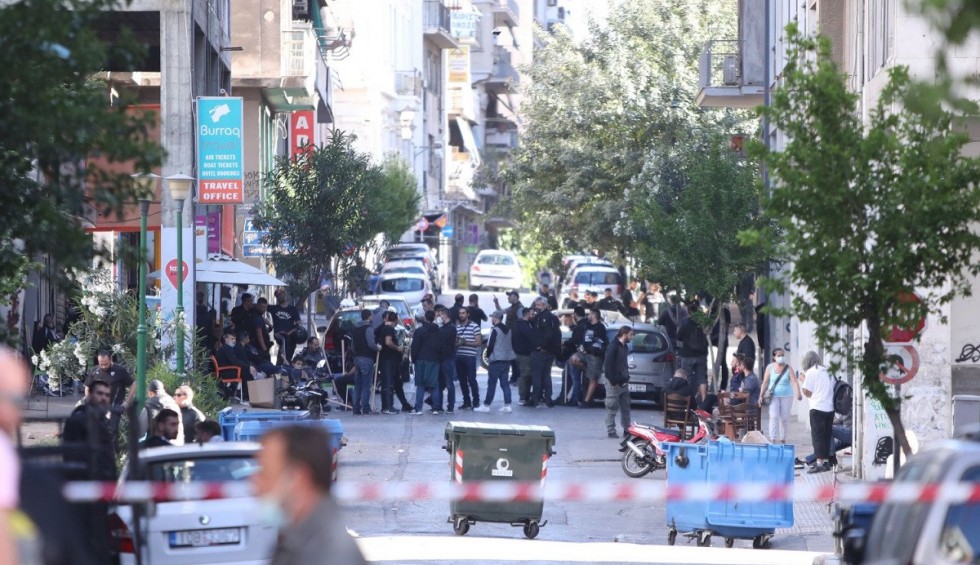 A generic square placeholder image with rounded corners in a figure.