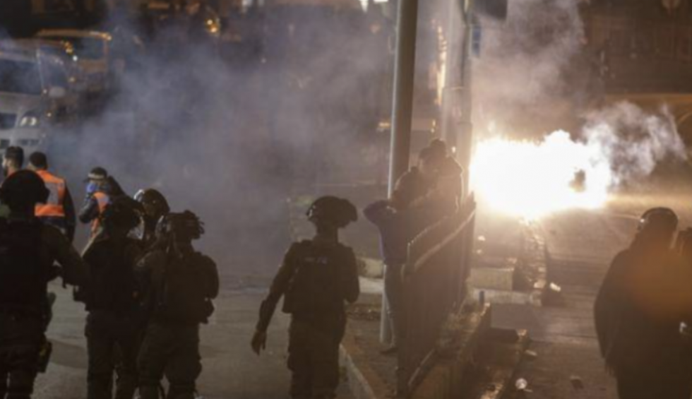 A generic square placeholder image with rounded corners in a figure.