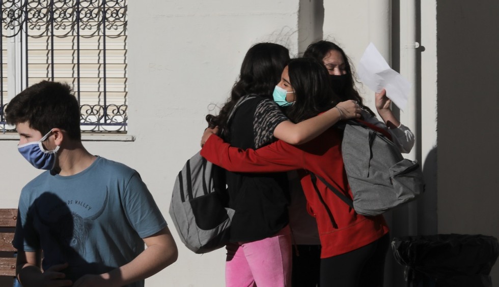 A generic square placeholder image with rounded corners in a figure.