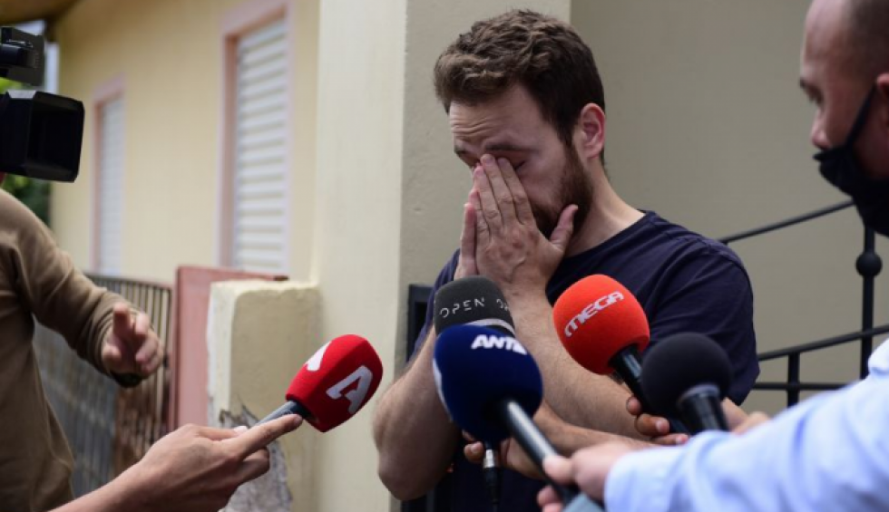 A generic square placeholder image with rounded corners in a figure.