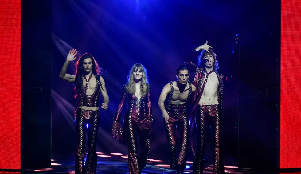 A generic square placeholder image with rounded corners in a figure.