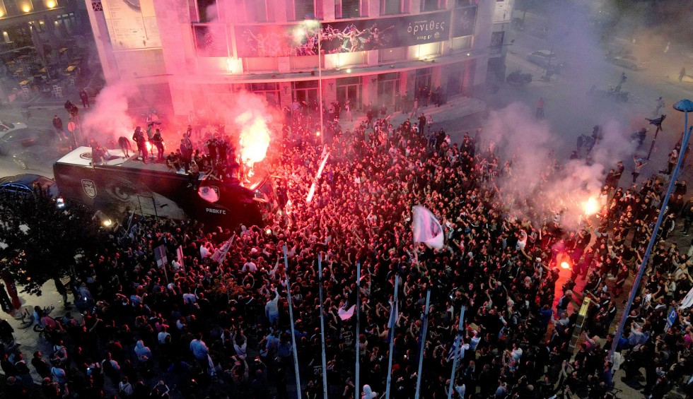 A generic square placeholder image with rounded corners in a figure.