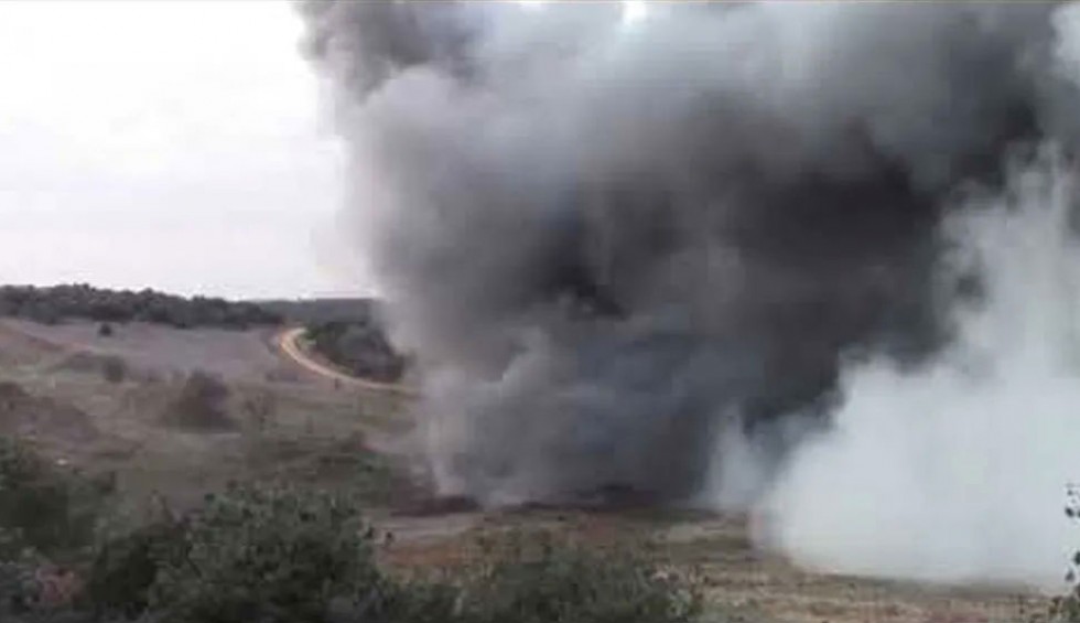 A generic square placeholder image with rounded corners in a figure.