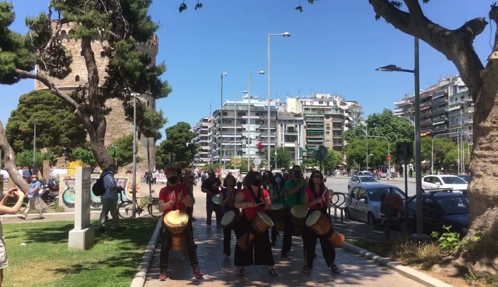 A generic square placeholder image with rounded corners in a figure.