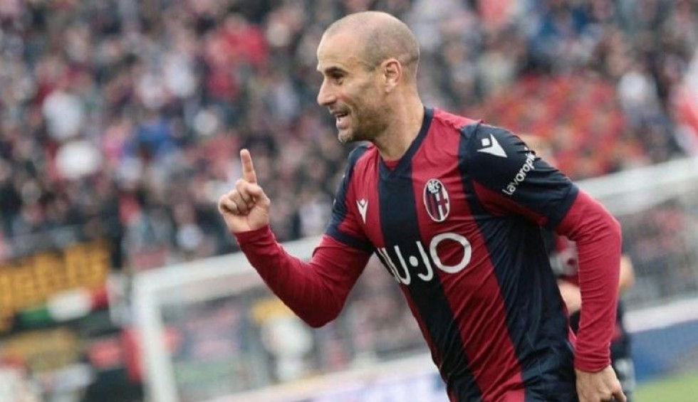 A generic square placeholder image with rounded corners in a figure.