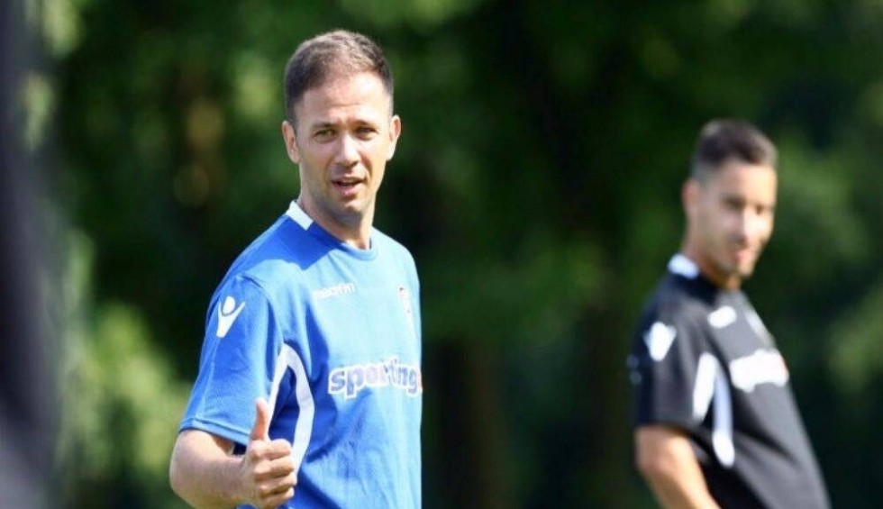 A generic square placeholder image with rounded corners in a figure.