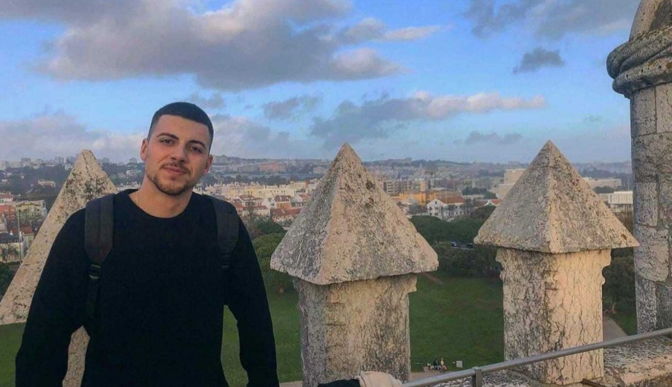 A generic square placeholder image with rounded corners in a figure.