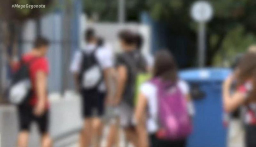 A generic square placeholder image with rounded corners in a figure.