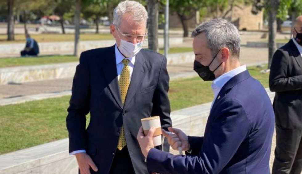 A generic square placeholder image with rounded corners in a figure.