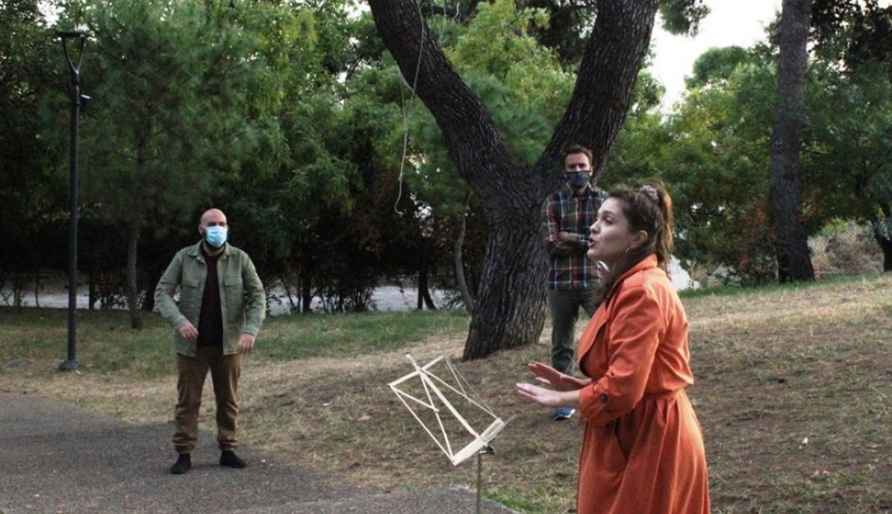 A generic square placeholder image with rounded corners in a figure.