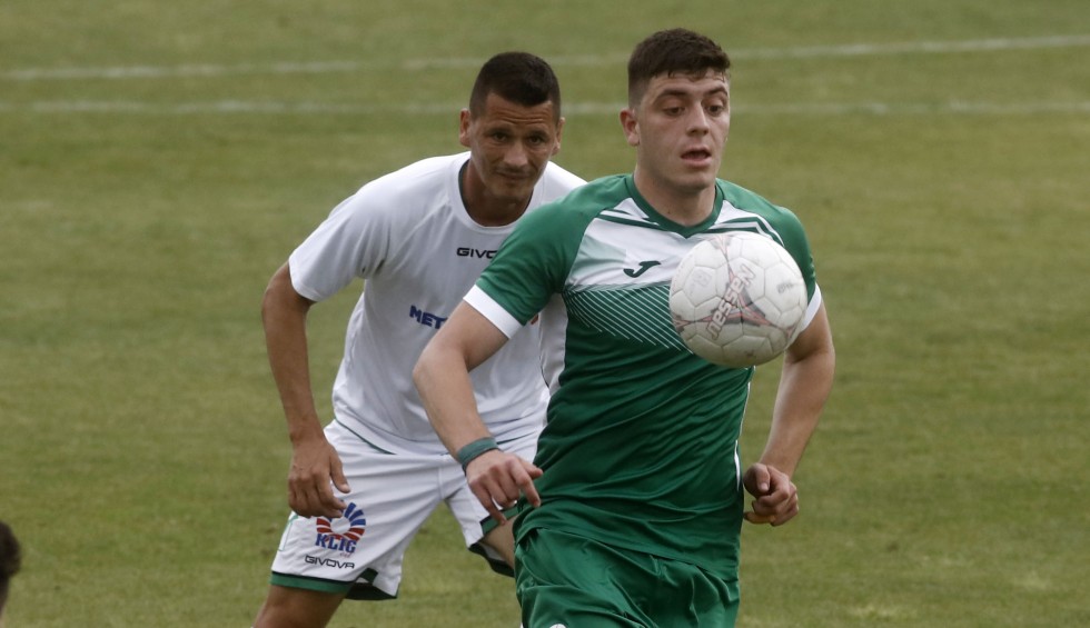 A generic square placeholder image with rounded corners in a figure.