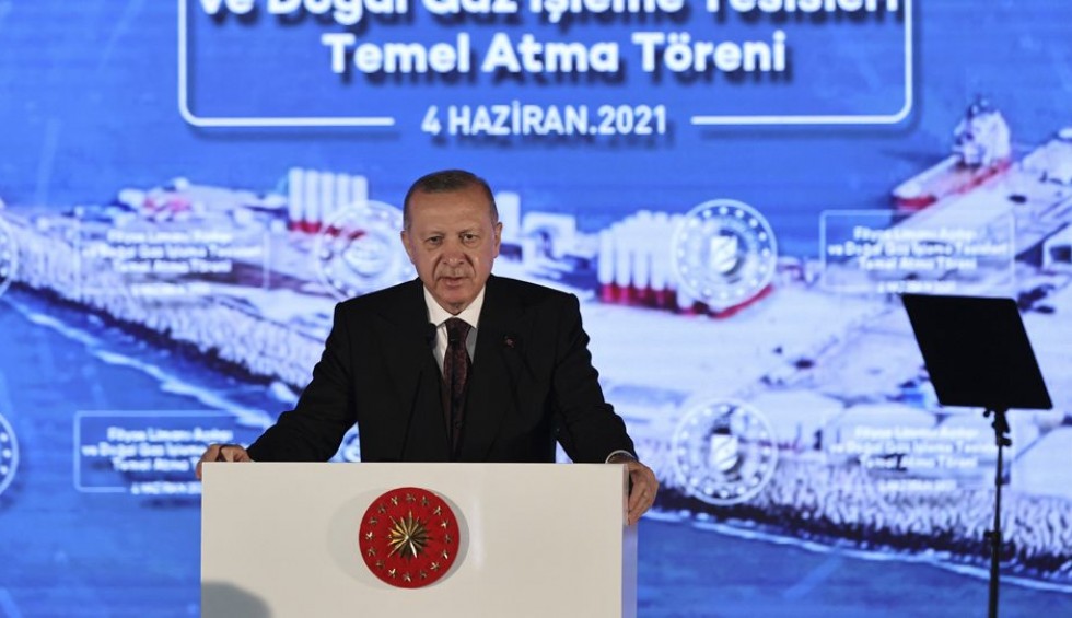 A generic square placeholder image with rounded corners in a figure.