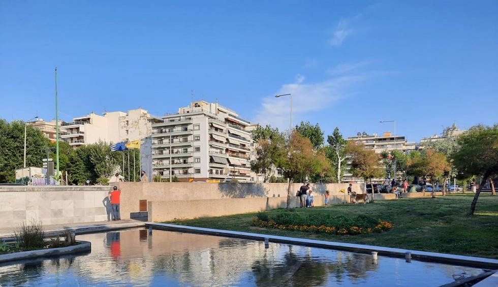 A generic square placeholder image with rounded corners in a figure.