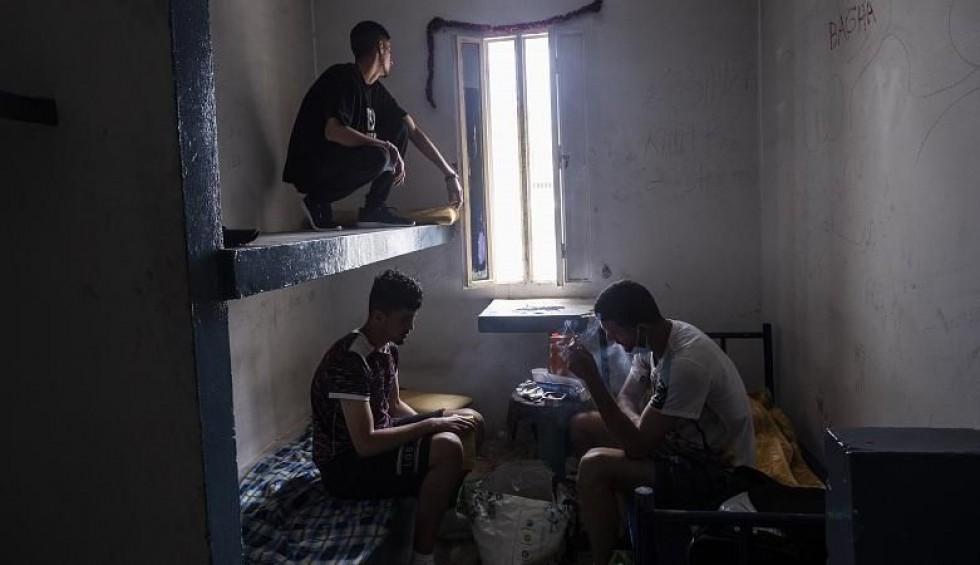 A generic square placeholder image with rounded corners in a figure.