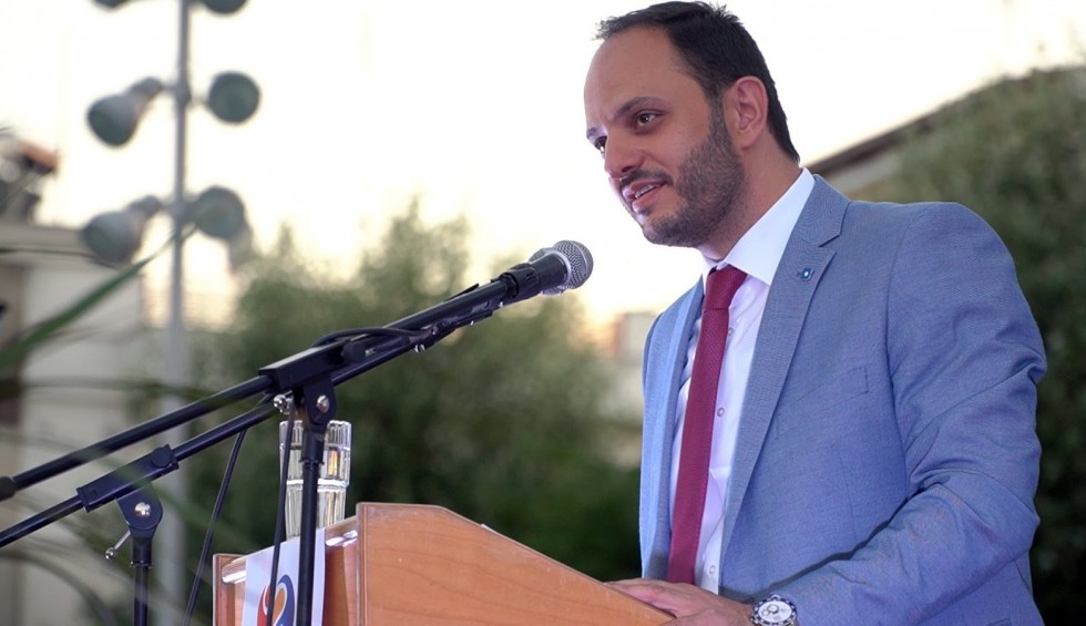 A generic square placeholder image with rounded corners in a figure.