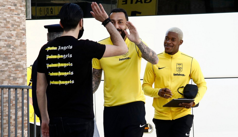 A generic square placeholder image with rounded corners in a figure.