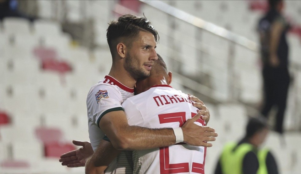 A generic square placeholder image with rounded corners in a figure.