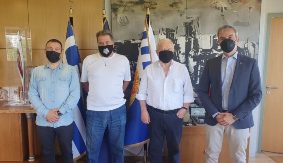 A generic square placeholder image with rounded corners in a figure.