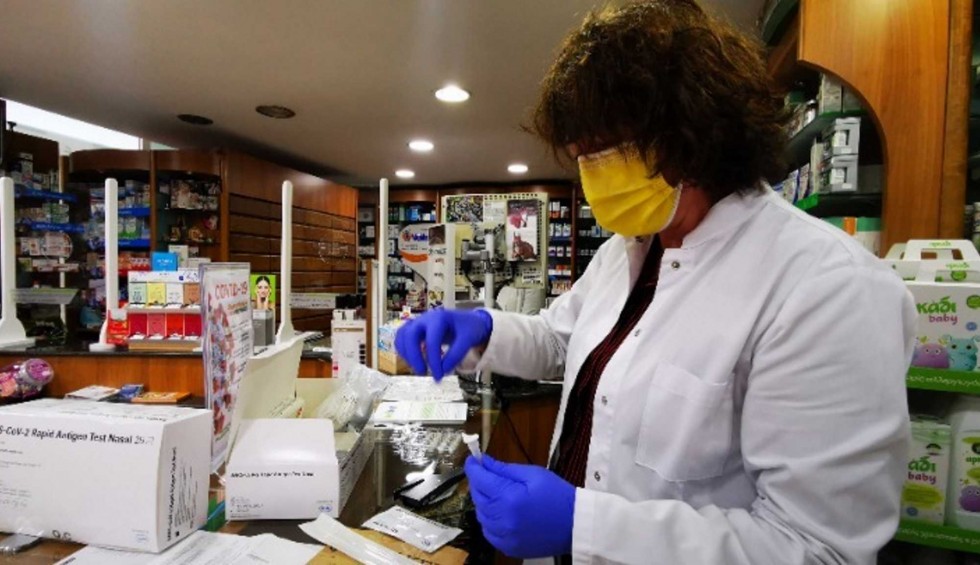 A generic square placeholder image with rounded corners in a figure.