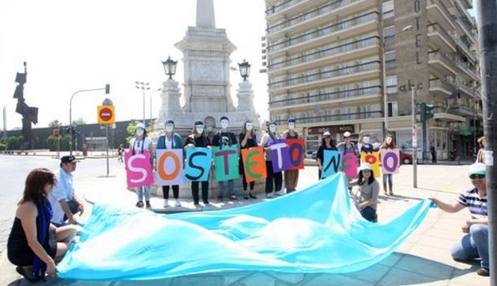 A generic square placeholder image with rounded corners in a figure.