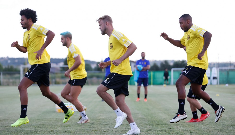 A generic square placeholder image with rounded corners in a figure.